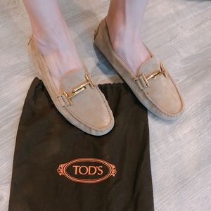 TOD’S T-buckle loafers US8 EU38 Suede Sand Beige